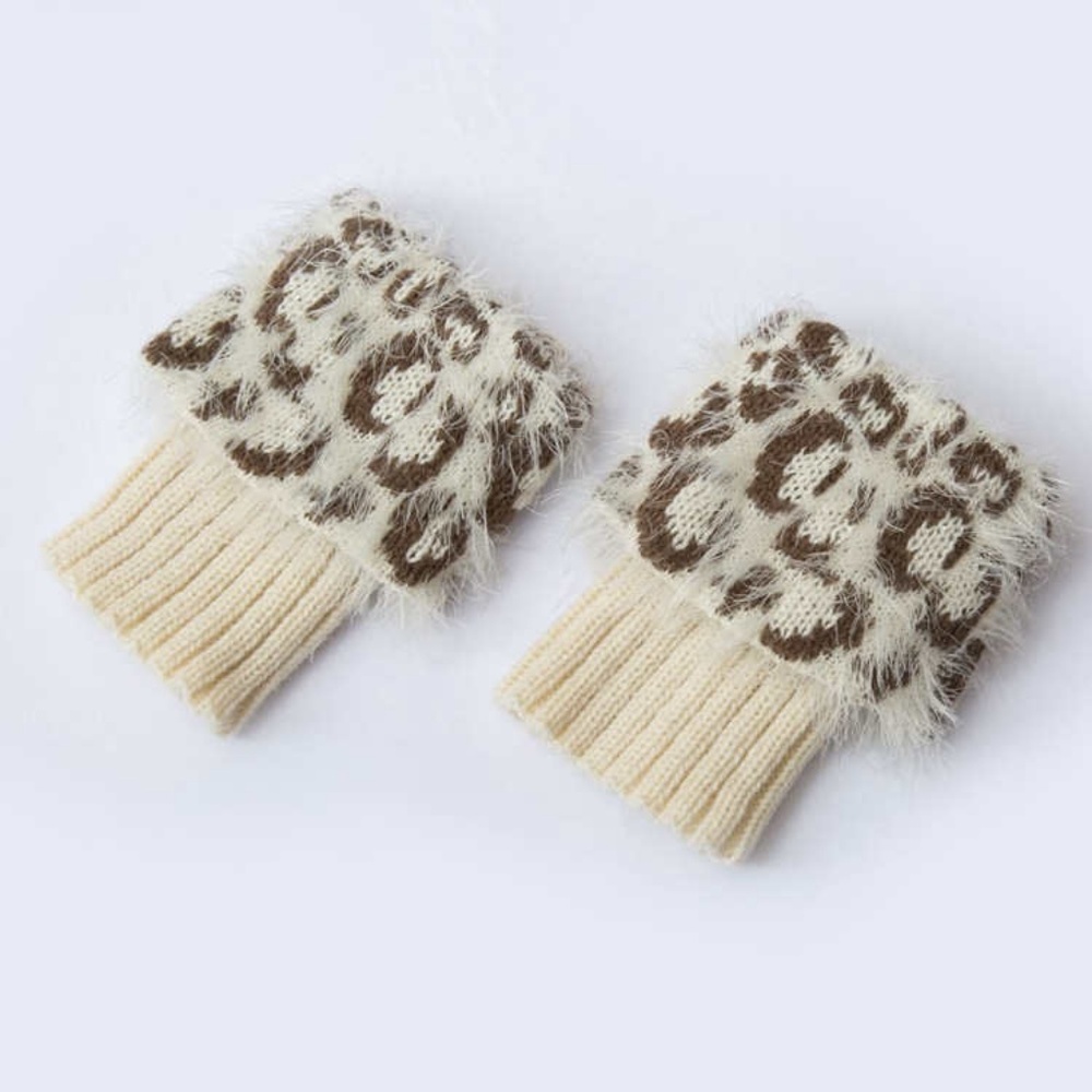 2FOR$30 - NWOT Luxurious Leopard Print Boot Cuffs in Gray & White